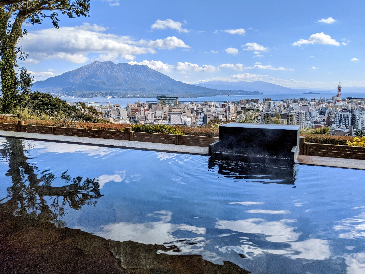 桜島を望む絶景露天風呂
