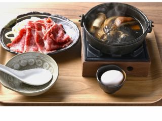 しほろ牛クロスは柔らかくてジューシーな味わいが魅力です。メイン以外のライス・スープ・サラダバー・ソフトドリンクは中央カウンターにご準備しております!