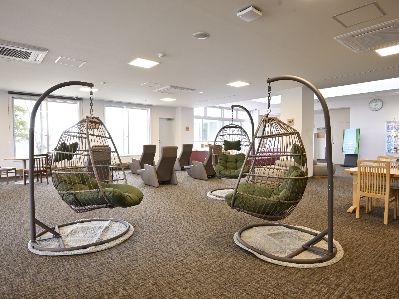 C̋xeXy[Xɂ͖1000̖{܂