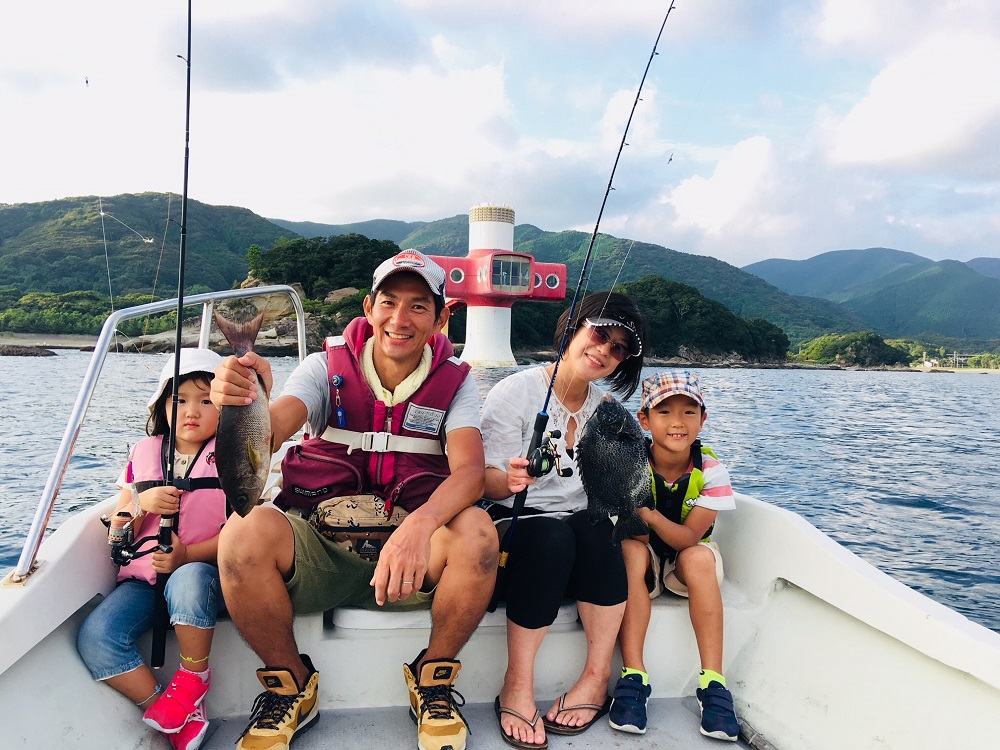 釣り好き船長と行く 手ぶらで船釣り体験 日本初の海中公園 竜串の海をクルージング 西本渡船 じゃらん遊び体験