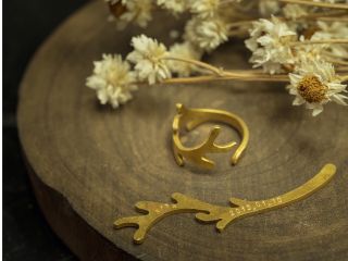 真鍮、または銅のどちらかの素材を選んで作ります。