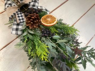 生木のスワッグ 数量限定ベルが着きます