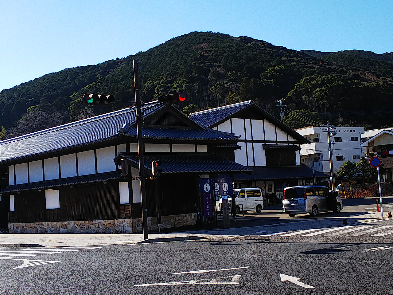 集合・解散場所の観光情報館ふれあい処つしまです。