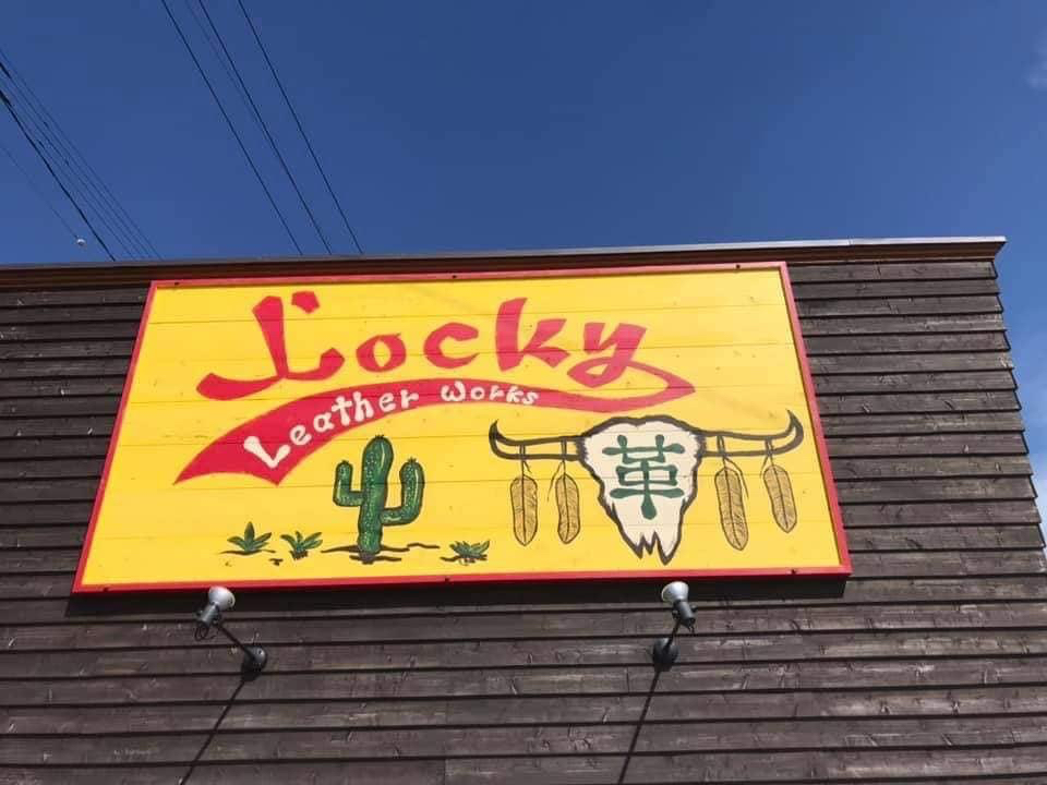 黄色い看板がめじるしです!