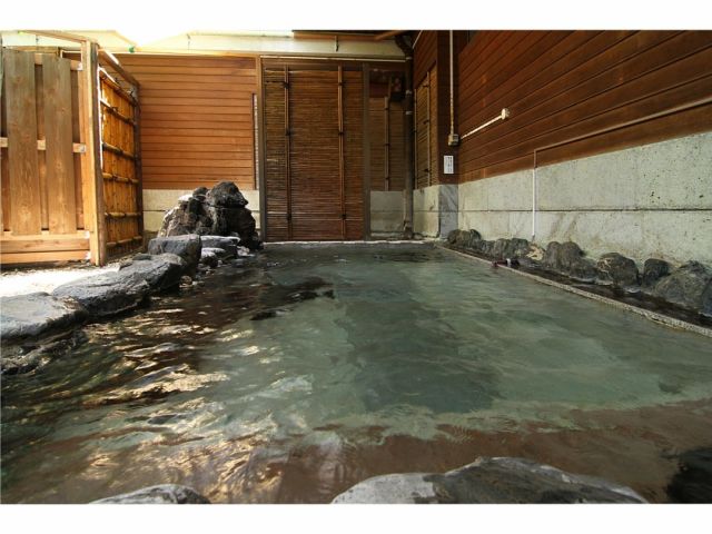 別館「渓泉荘温泉」女湯露天風呂