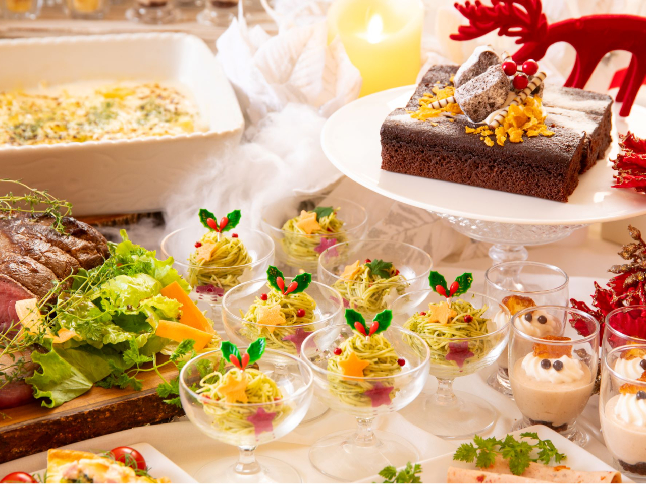 ツリーに見立てたカッペリーニなど、クリスマスの特別な前菜も勢ぞろい!