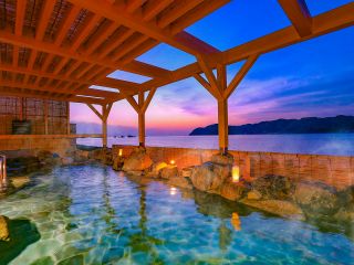 こちらは夕暮れ時の露天風呂です♪