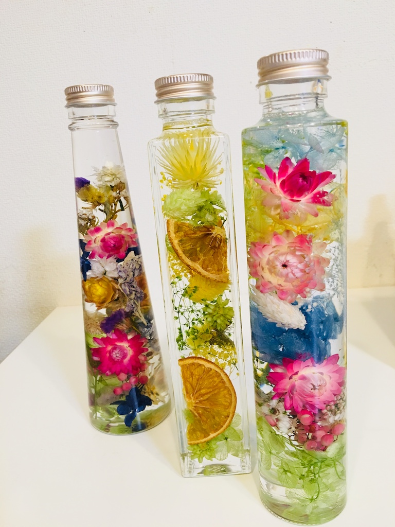 瓶の形によってお花の見え方も少し変わります。