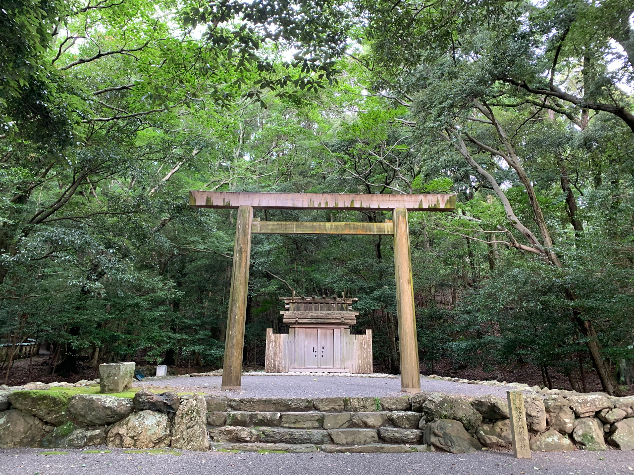 @宇治橋の守護神を祀る饗土橋姫神社(あえどはしひめじんじゃ)