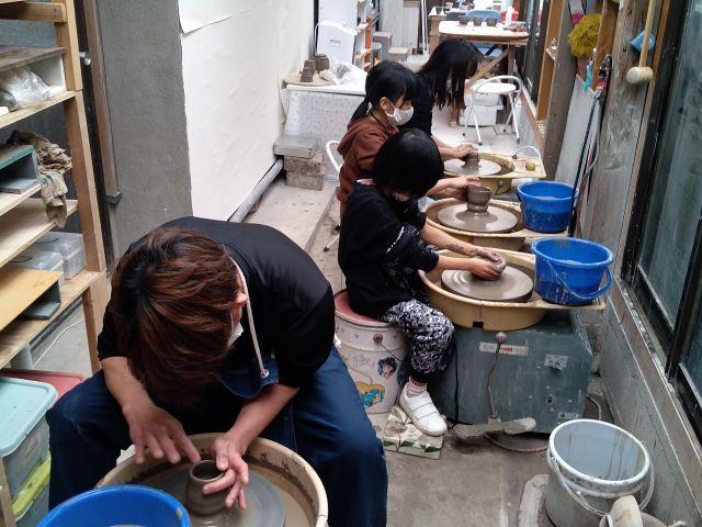 楽しい電動ろくろ陶芸体験 ファミリーにおすすめ 工房 ボンツチャイナ 米子教室 じゃらん遊び体験 楽しい電動ろくろ陶芸体験 ファミリーにおすすめ 工房 ボンツチャイナ 米子教室 じゃらん遊び体験