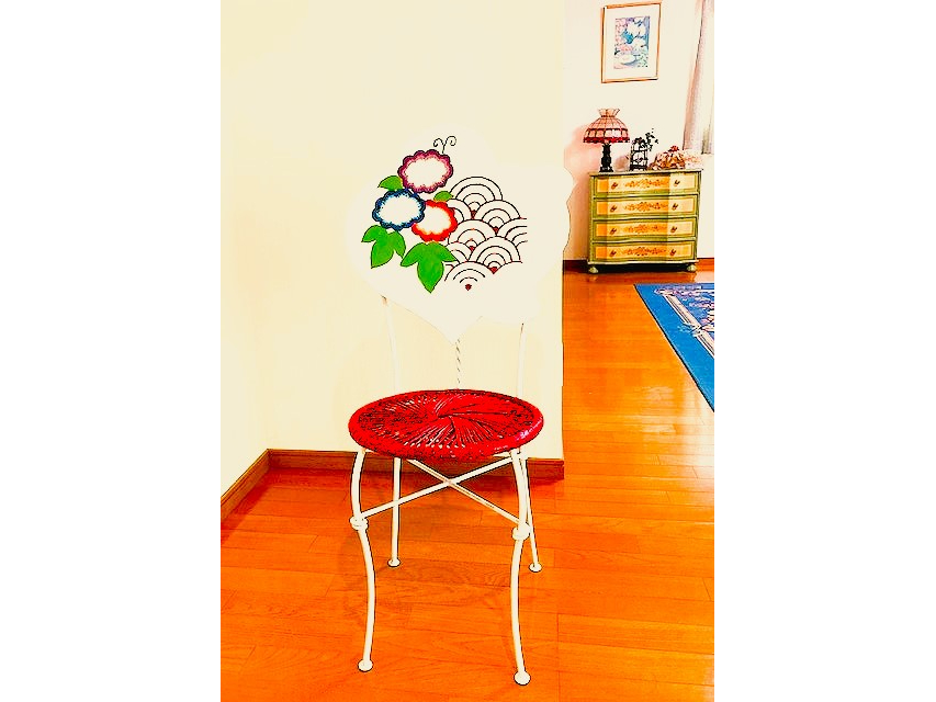 和柄の絵画チェアー