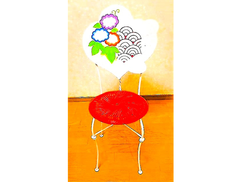 絵画チェアー(レッド)座面藤製・木製プレート背面・全体はスチールパイプ