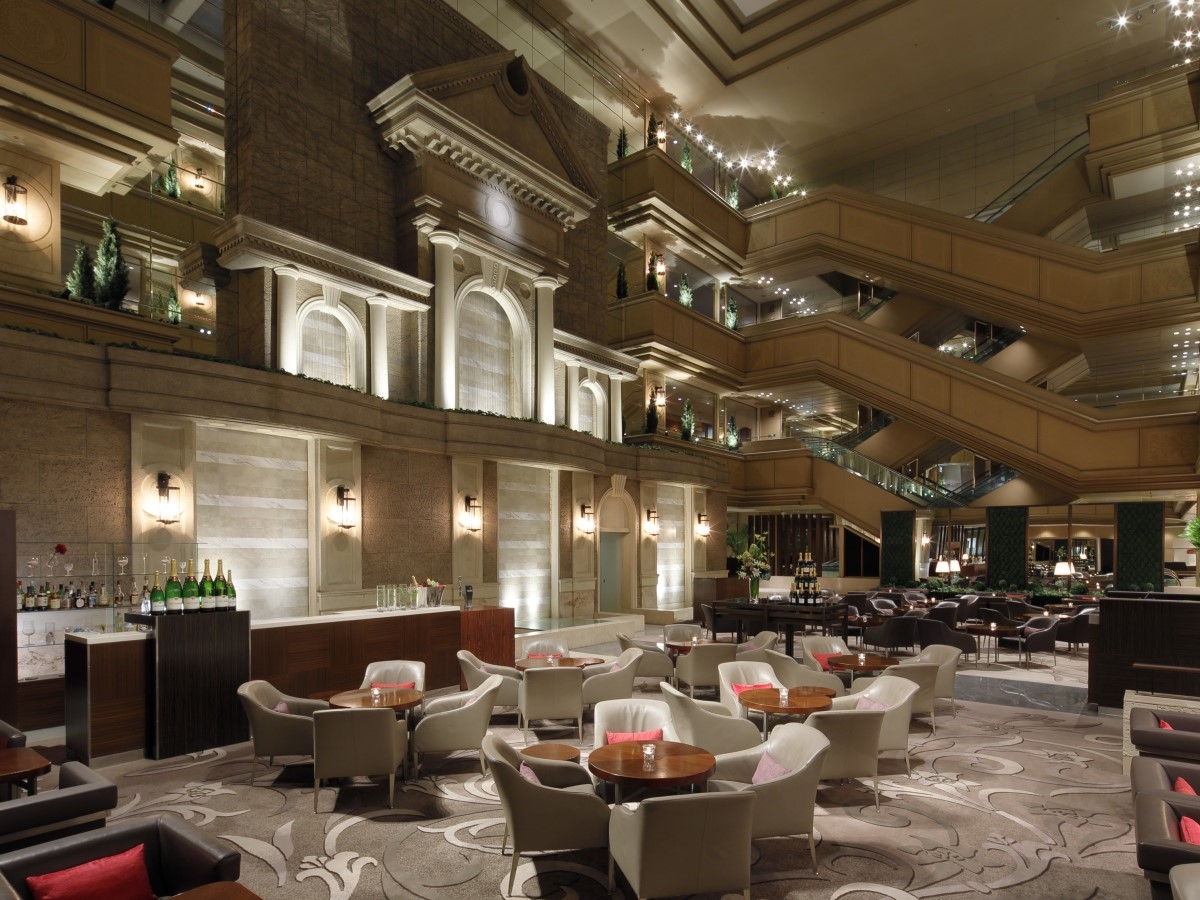 スイス「グリンデルワルド」をイメージした店内は、水のせせらぎが心地よい空間です