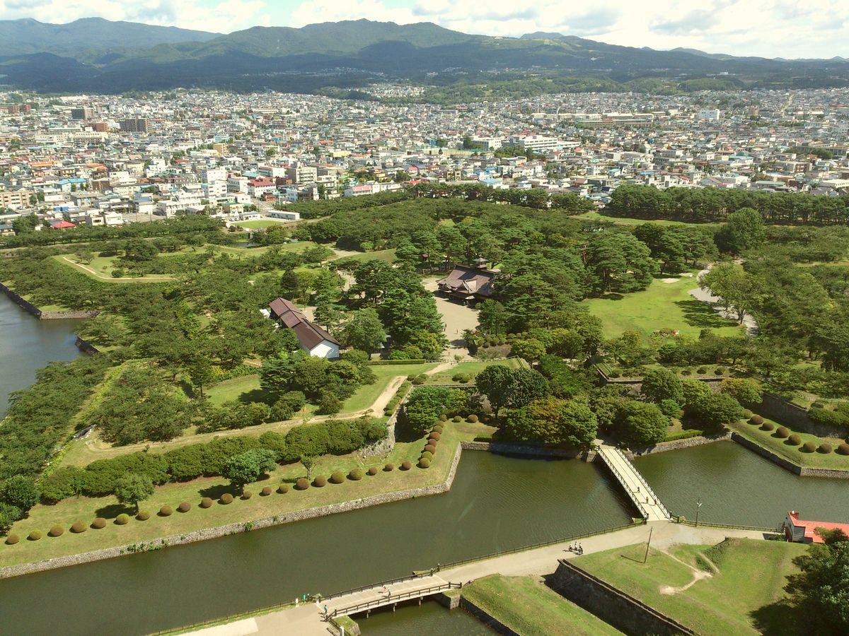 五稜郭タワー展望フロアから見た「特別史跡五稜郭跡(五稜郭公園)」