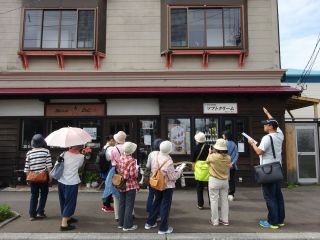 昭和初期に海産商問屋として建てられた建物を活用したカフェ