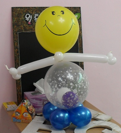 バルーンアート体験 90分 カラフルなバルーンで 初めての方でも大丈夫 基礎から学ぶバルーンアート体験 チョークアート Donabona じゃらん遊び体験