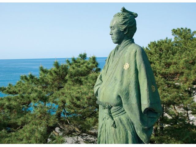 幕末の志士「坂本龍馬」の銅像