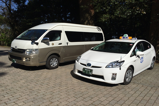 ご利用人数に合わせて、ジャンボタクシーもしくは小型タクシーをお選びください。