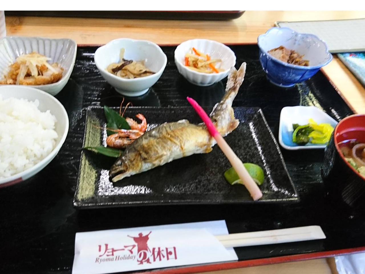 宝来荘のアメゴ(ヤマメ)の塩焼き定食 鮎の塩焼き定食もあります。