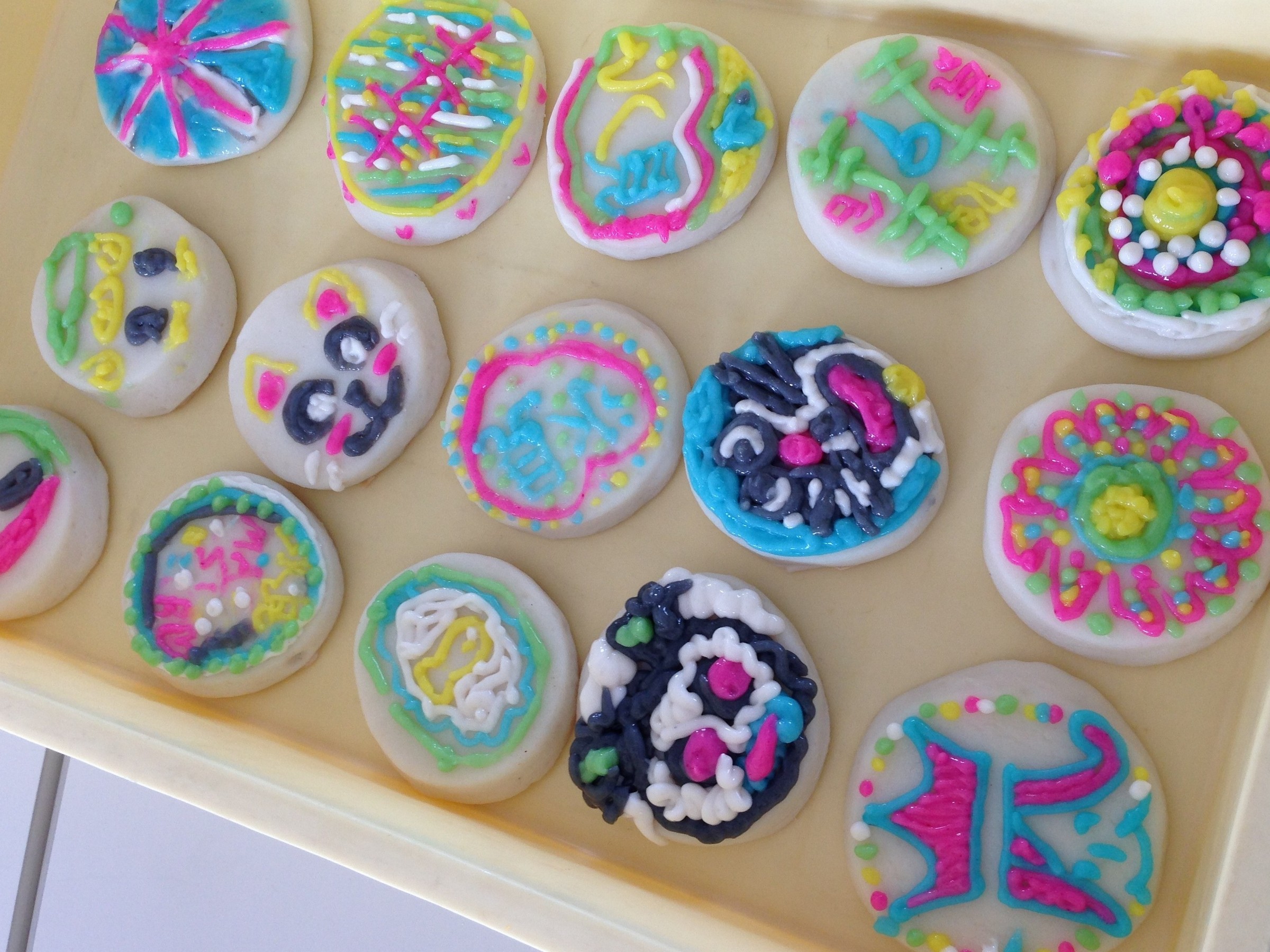 細工かまぼこ絵付け体験 氷見つまみ食いクーポン付き 富山を代表するお土産 細工かまぼこ の絵付け体験 市内商店街の14店舗で食べ歩きを楽しむ 氷見つまみ食いクーポン 付き お得に街歩きを楽しもう 氷見市観光協会 じゃらん遊び体験