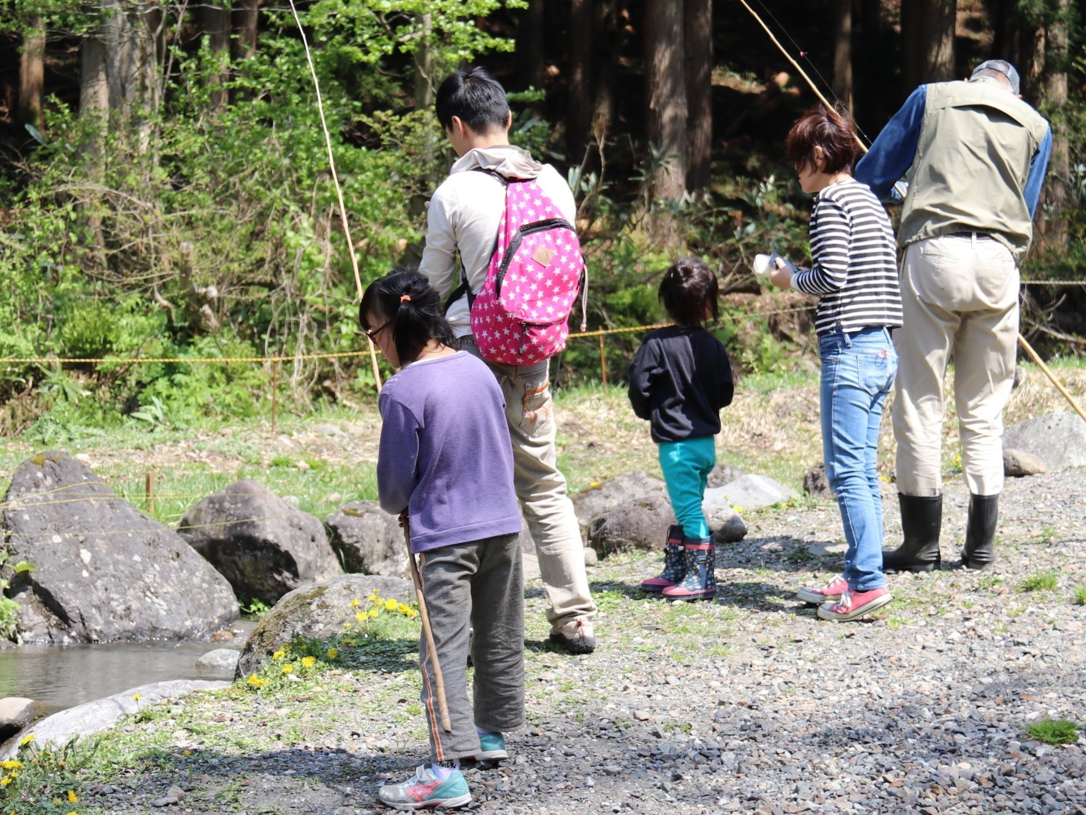 【新潟・糸魚川】ヒスイ峡フィッシングパークで手ぶらで渓流魚釣り体験!≪渓流魚を釣...