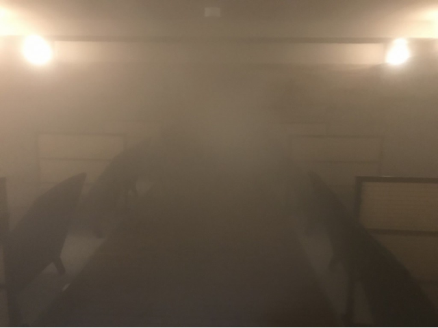 ラドン温泉を源泉かけ流しで用いております。ラドン熱気浴室内は室温30〜35℃湿度はなんと約90%!