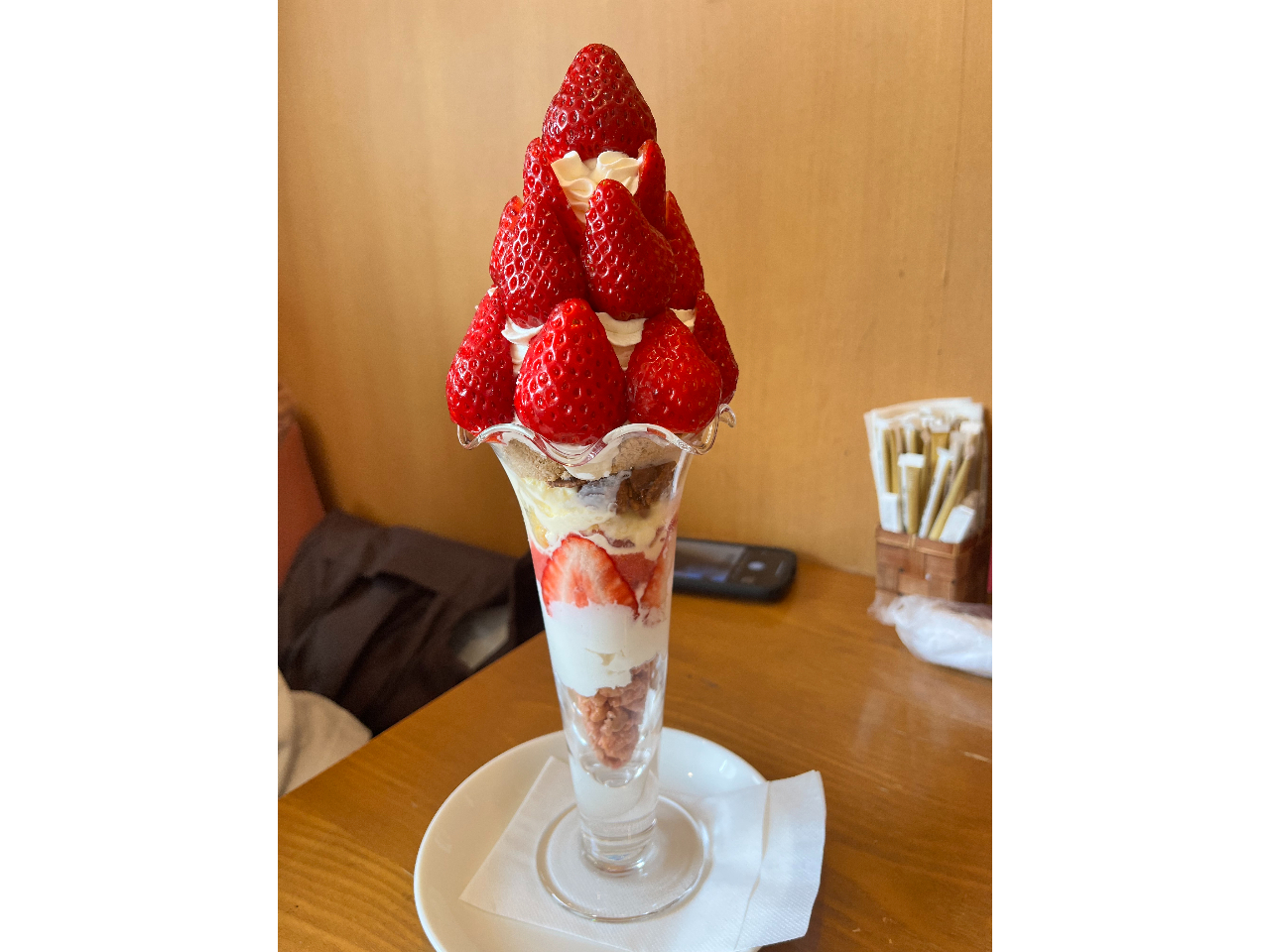 旅行の記念にぴったり、色鮮やかで新鮮なオリジナルパフェ