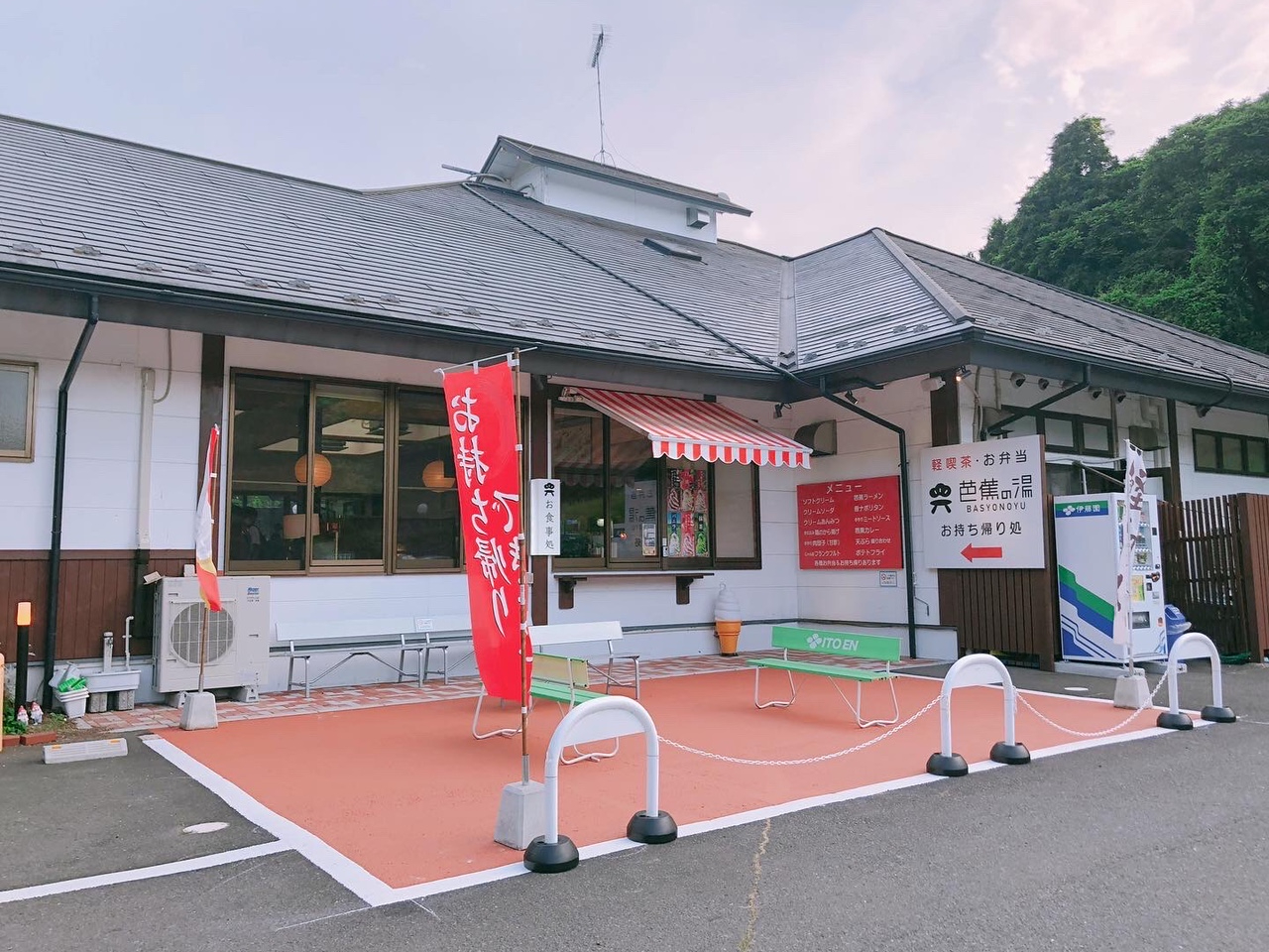 軽喫茶&お弁当 ”芭蕉の湯”(屋外飲食テイクアウトコーナー)では、お食事はもちろん、お弁当やおつまみ、デザートの屋外でのご飲食やお持ち帰りも可能です。