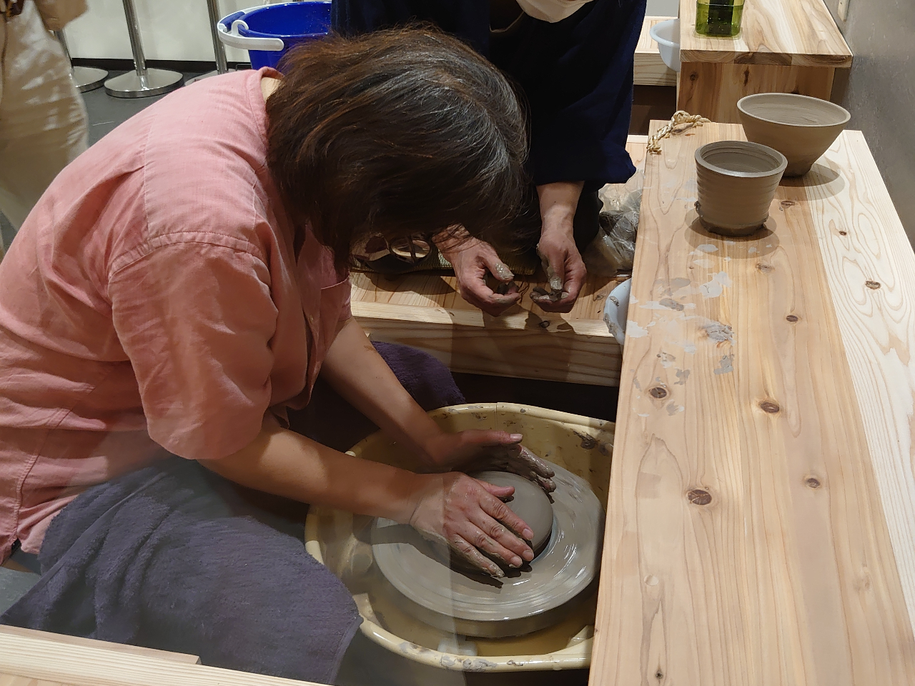 土とふれあいながら陶器が作れるはんなりお得コース：手びねり+ろくろ