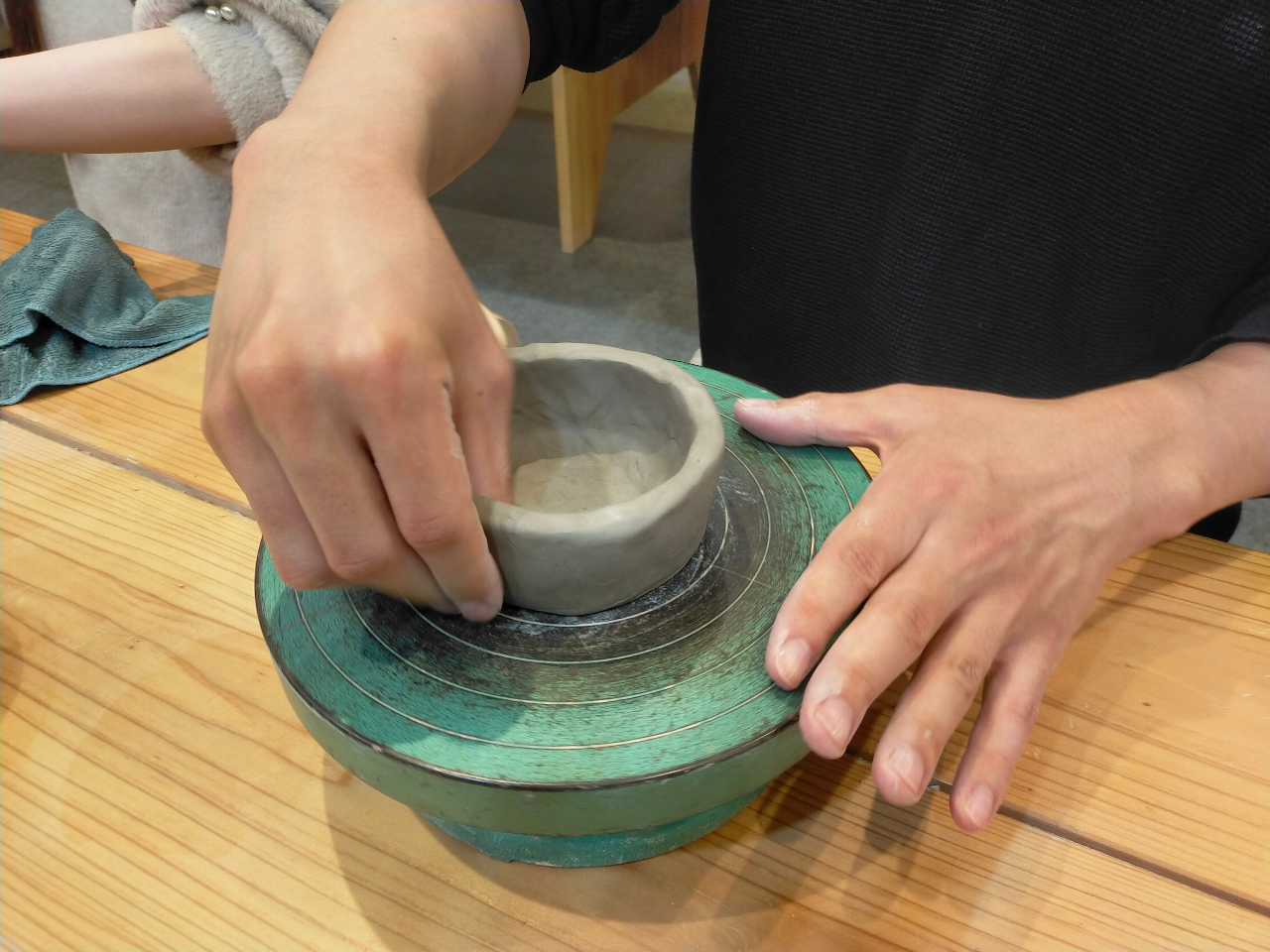 個性豊かな陶器が作れる手びねりコース】カップル、ファミリーに