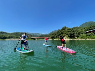 家族でチカラを合わせて秘境の湖を大冒険