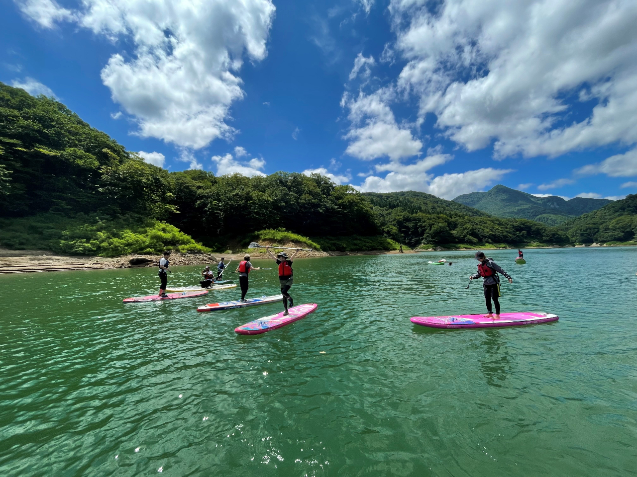標高330mの雄大な自然の中で高原の爽やかな風を感じる