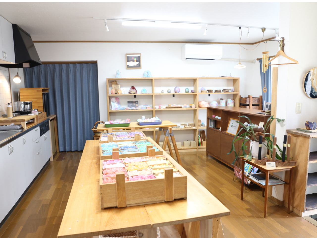 アトリエ内は明るくて作業しやすいです。