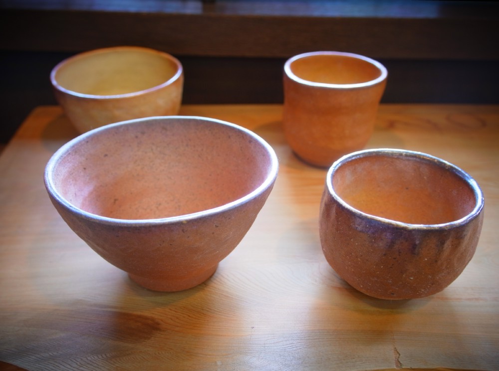 登り窯焼成をお選び頂くと日本最大の窯にて赤松で七昼夜焼き上げます。炎の当たり方で1点1点景色が異なります。