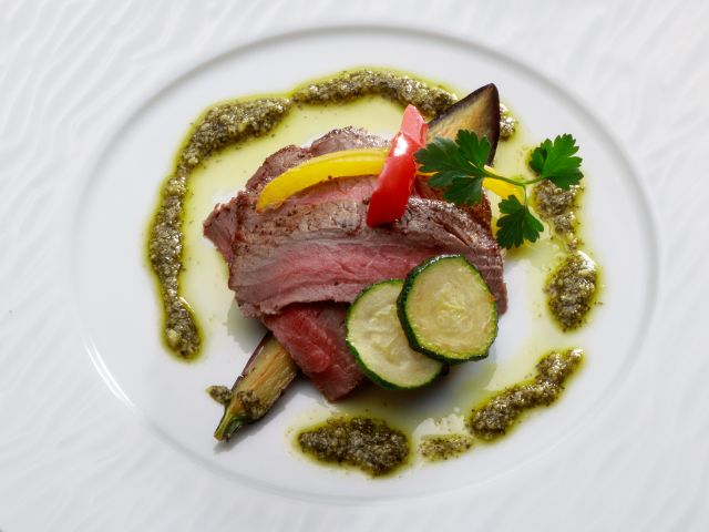 肉料理イメージ メニューは季節により変更しています