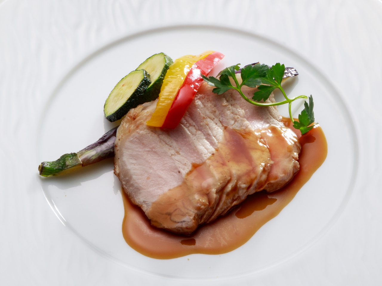 ランチコース 肉料理(あつぎ豚)イメージ メニューは季節により変更しています