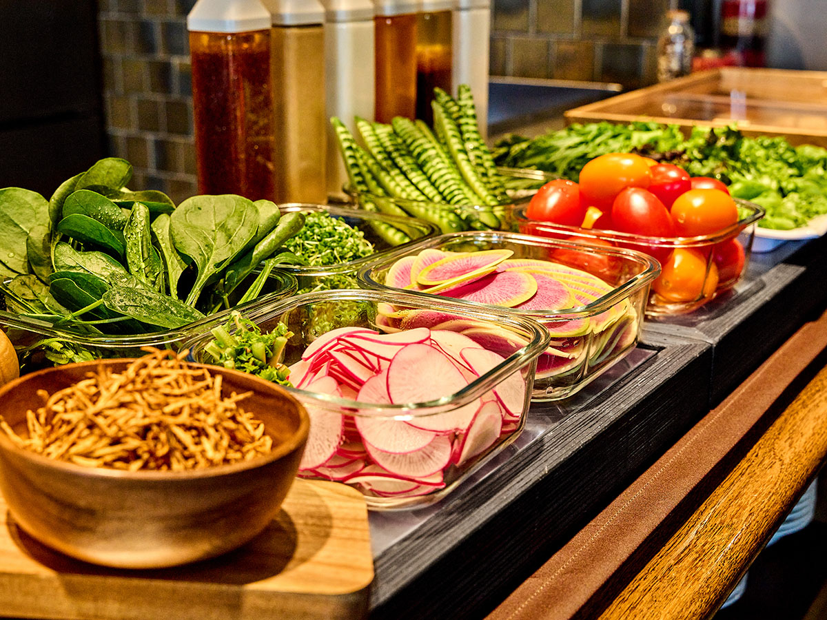 地産地消の食材を使用したベジタブルコーナー ※写真はイメージです