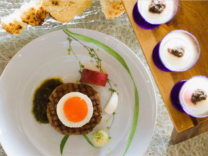 メイン:ハンバーグステーキ 川崎市もりもり卵の卵焼き チミチュリソース ※写真はイメージです