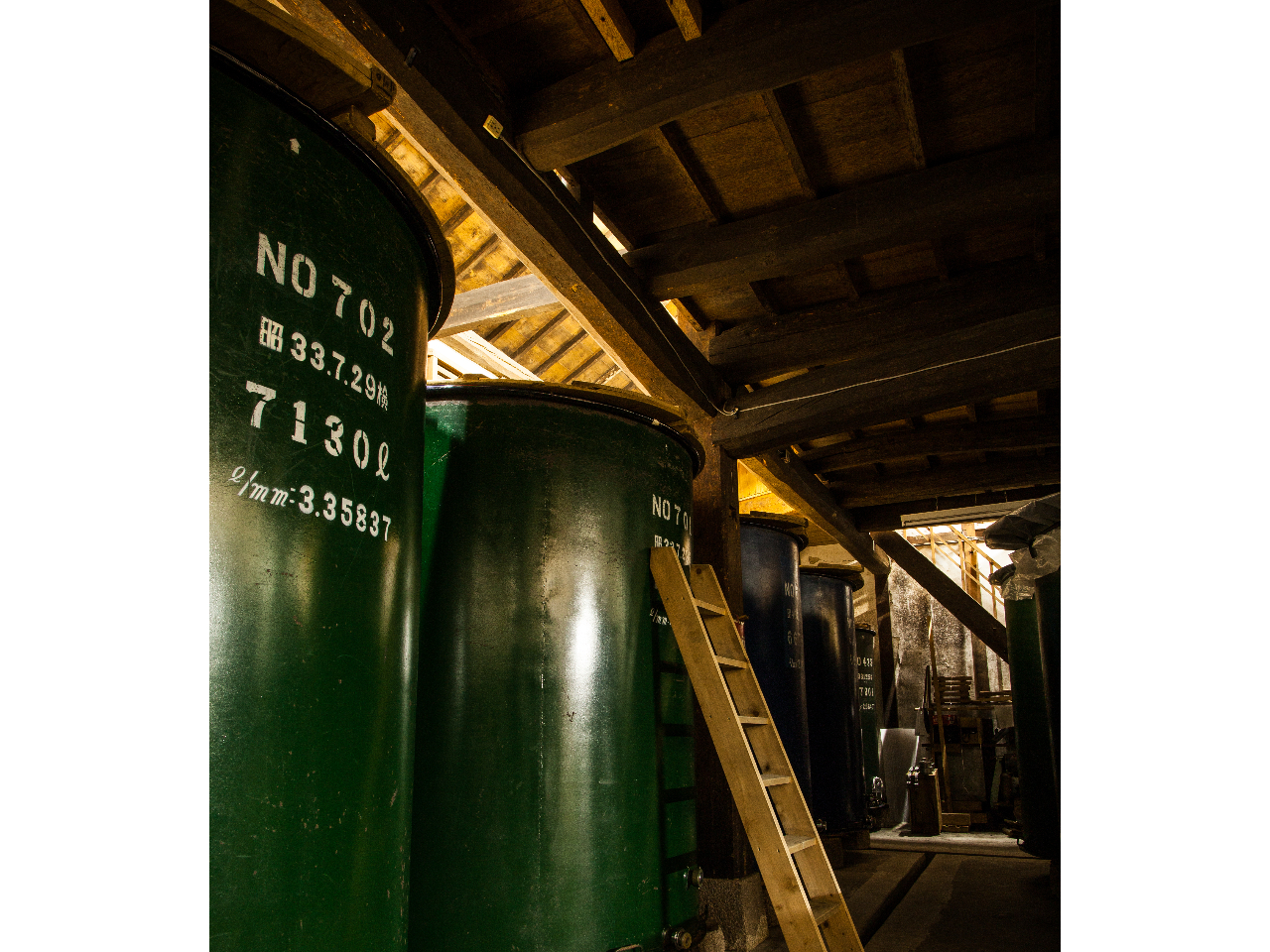 大人の身長よりも高いタンクがずらり!!夏場はタンクをしたから見ていただけます。