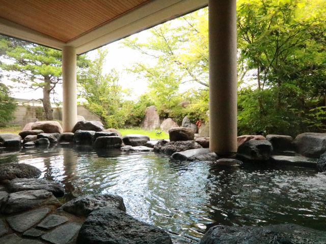 季節感じる露天風呂は気持ちいいですね。
