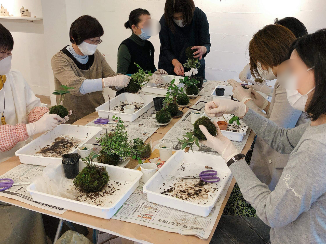 �͂��߂܂��Ă̕��X�Ƃ��a�C���������Ɓ�@�S�̐����̂��ƁA�ЂƂ�ЂƂ���Y���Đ����₨��`���ɉ��܂��B