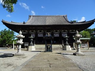 鶴林寺の本堂も、中まで入って拝観できます。
