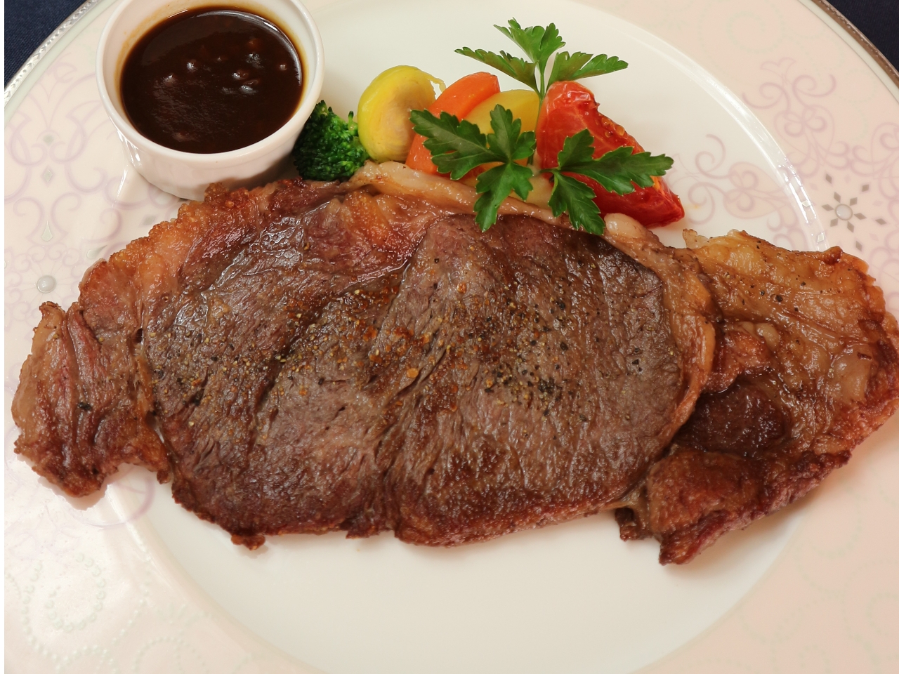 Yamateフルコース スペシャル やまゆり牛ステーキ ベイブリッジを中心にした横浜港を眺めながら素敵なランチを 港の見える丘公園展望台に隣接 Kkrポートヒル横浜 山手ローズテラス じゃらん遊び体験