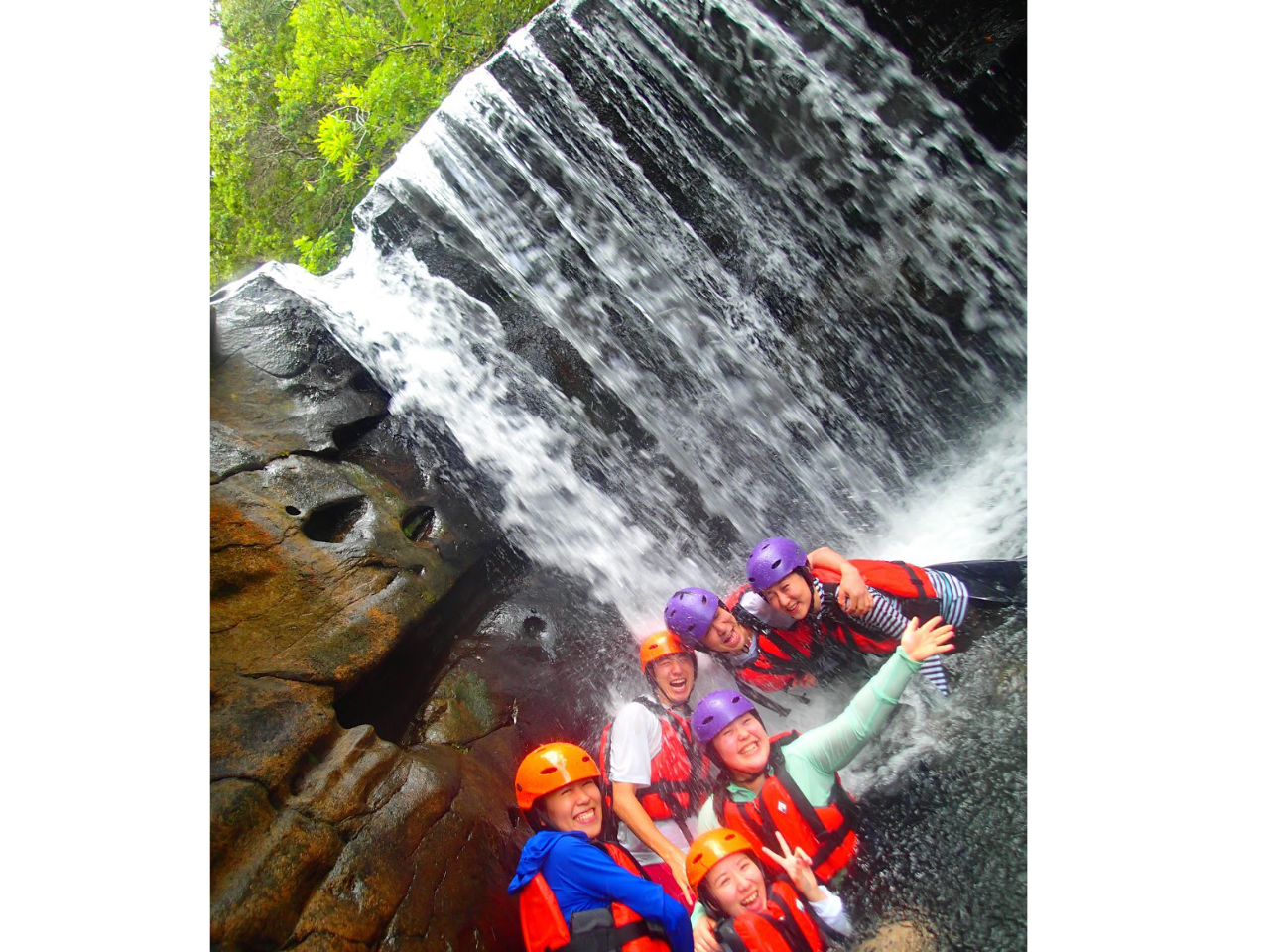 夏の人気滝遊びキャニオニングツアー〜西表島トレッキング
