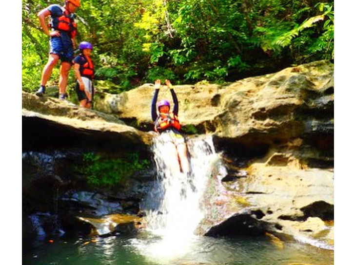 西表島マングローブSUP(サップ) &ジャングルトレッキング秘境のパワースポット巡り×キャニオニングツアー