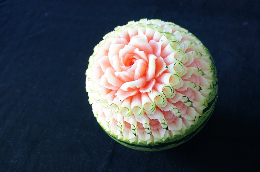 写真はイメージです(フルーツカービング)