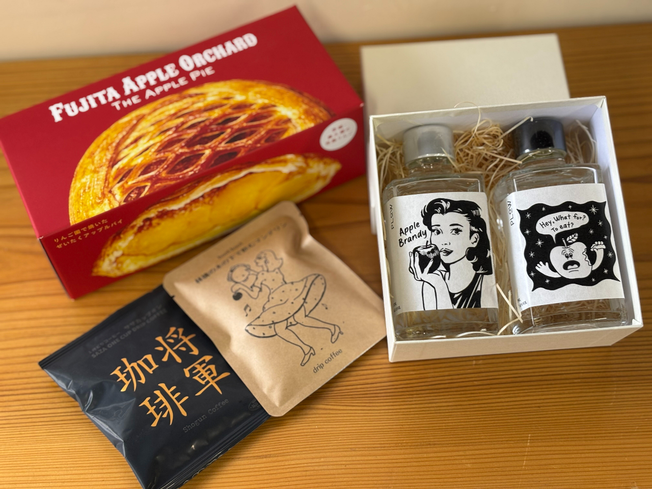 お土産に、アップルパイございます♪