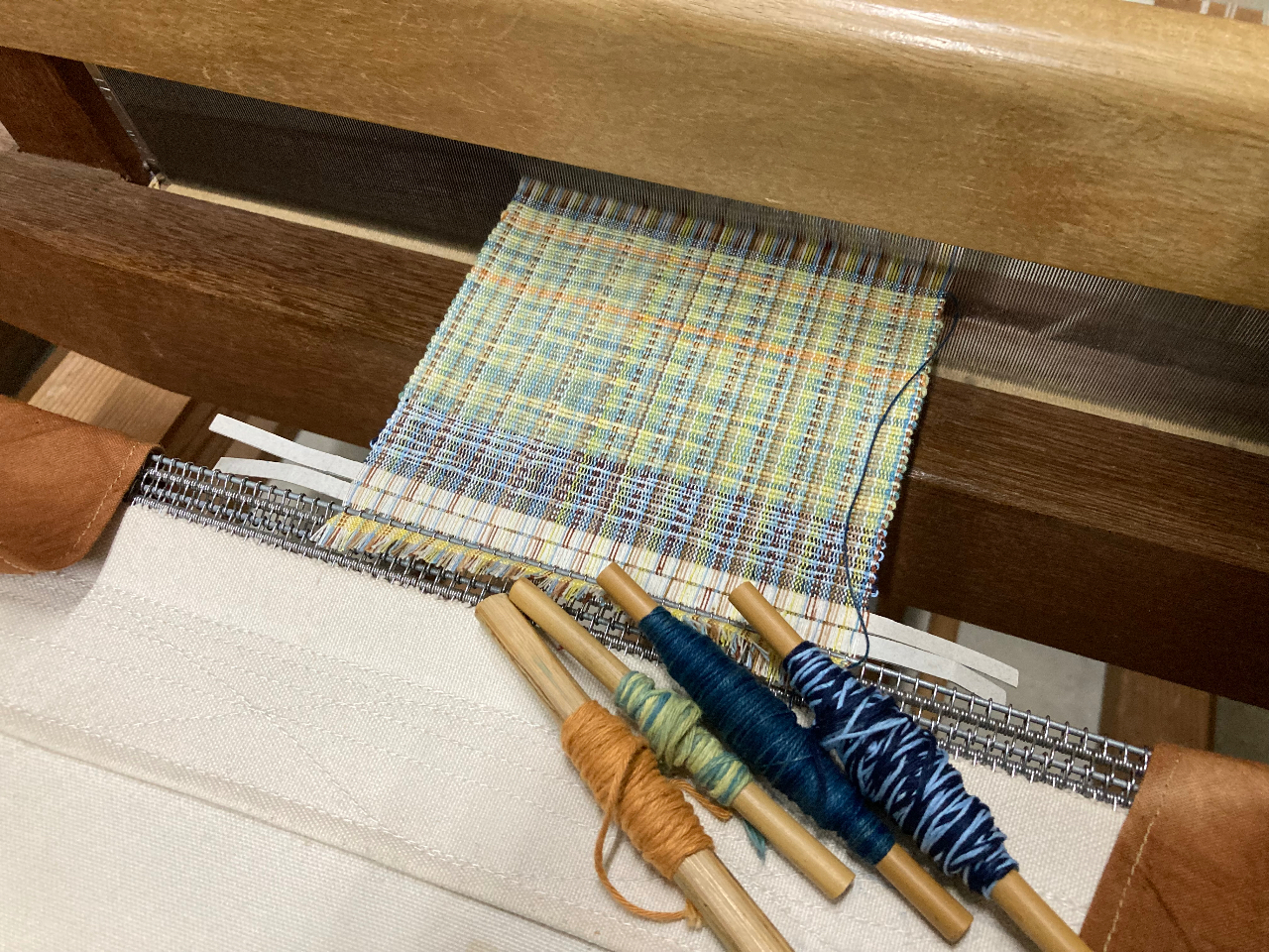 西表島】天然素材で染めた糸。思い出を織り込む機織り体験(コースター