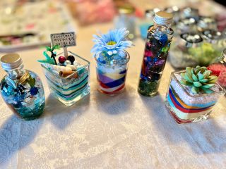 ハーバリウム&グラスサンドアート体験♪ 小さいお子さまから大人の方まで楽しめます*\(^o^)/* 他にもハーバリウムボールペン体験やキラキラ砂絵体験ができます