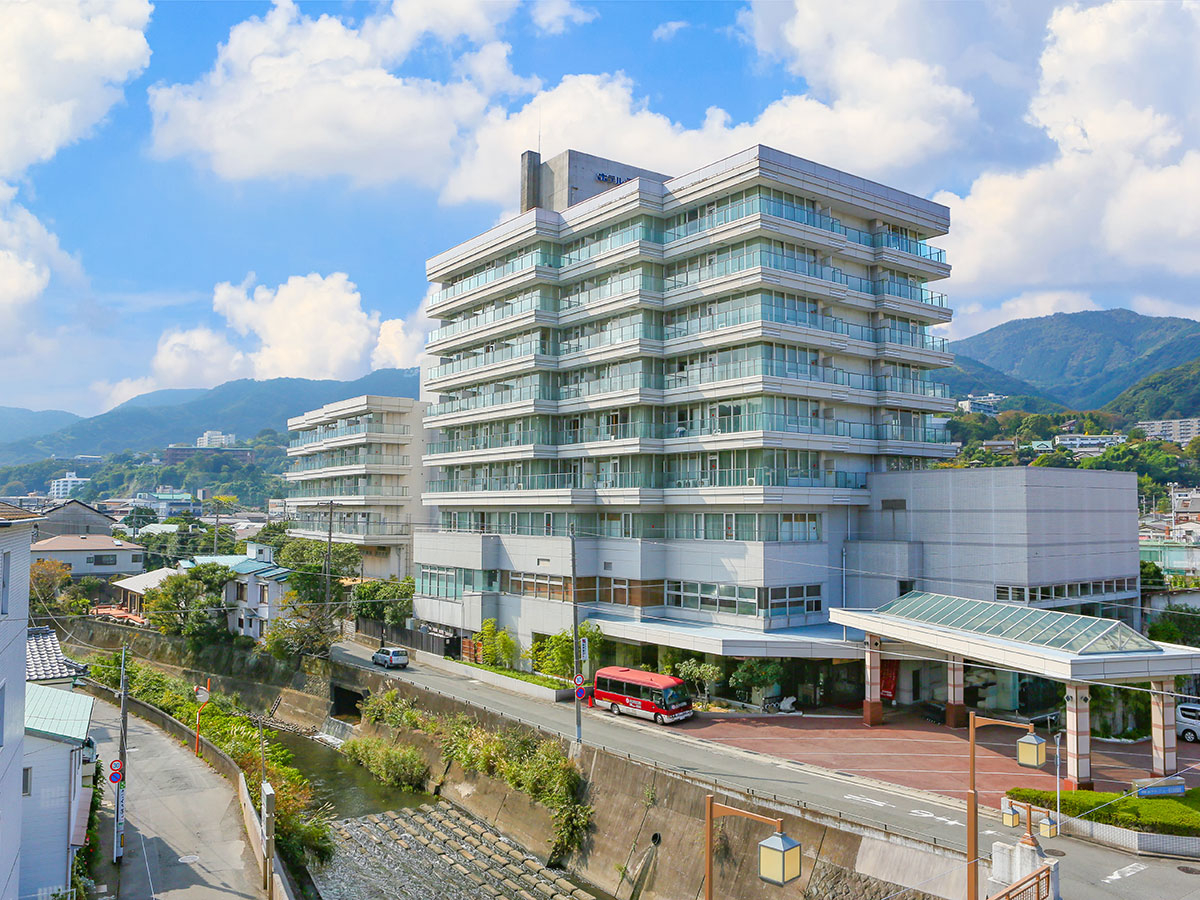 【伊東温泉×日帰り入浴×夕食バイキング】金目鯛づくしとあわびの海鮮バイキングと、...